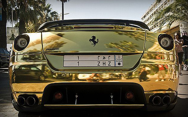 Chiếc siêu xe Ferrari 599 GTB được dát vàng sáng bóng